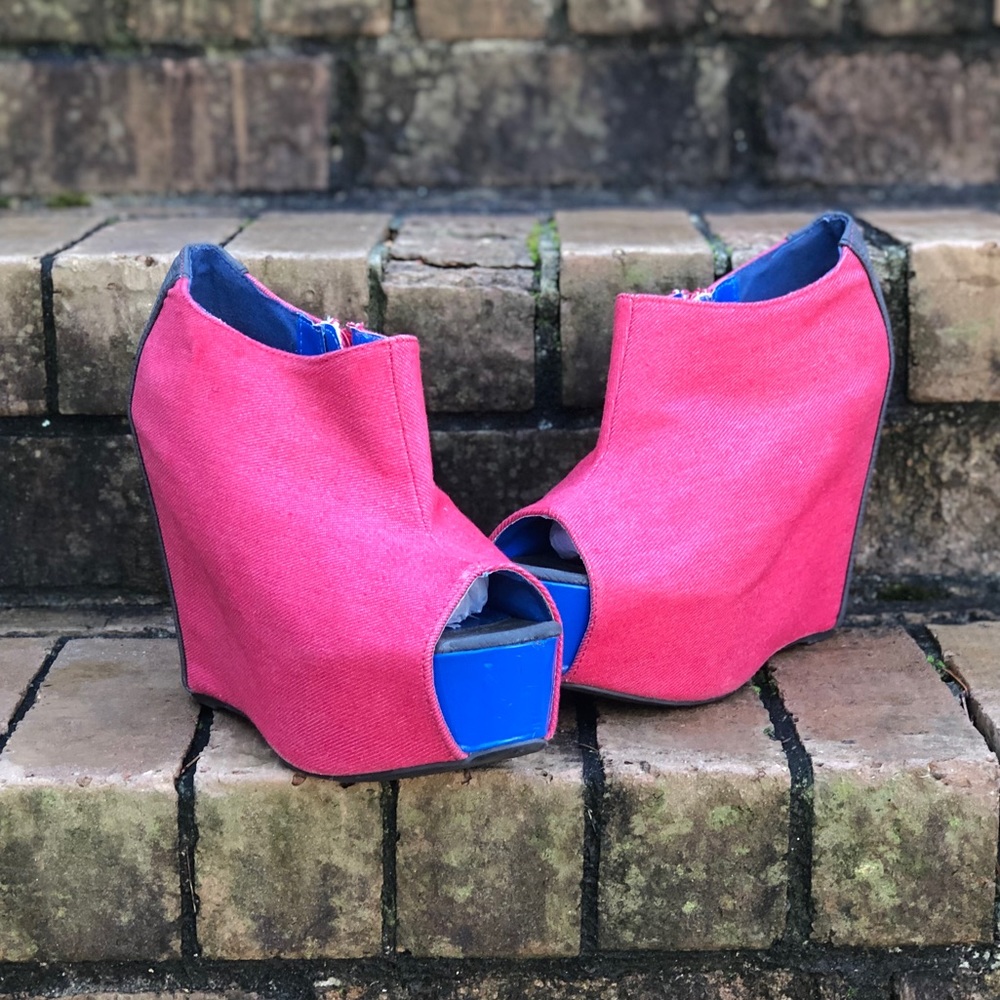 Fahrenheit Wedge Peep Toe Booties
